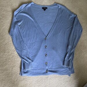 GAP Women's Light Blue V neck Loose Fit Cardigan Sweater. Women’s size small.